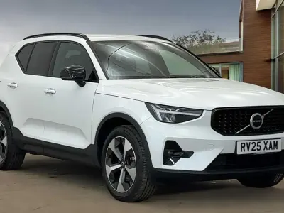 Usado Volvo XC40 Plus 2025 Branco SUV
