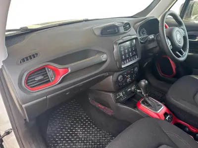 Used Jeep Renegade Trailhawk 237 HP (174 kW) 2022 White SUV