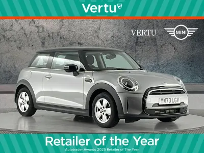 Usado Mini Cooper Classic 134 HP (98 kW) 2024 Prateado Citadino