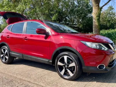 Used Nissan Qashqai N-TEC 130 HP (95 kW) 2015 Red SUV