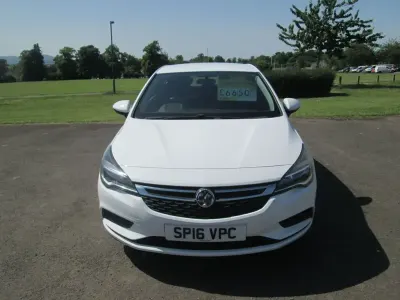 Used Vauxhall Astra S 105 HP (77 kW) 2016 White Hatchback