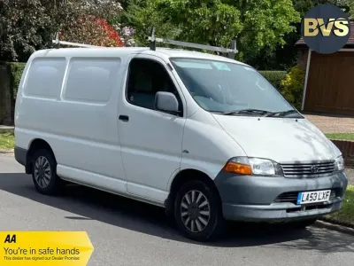 Used Toyota HiAce 88 HP (64 kW) 2004 White Van