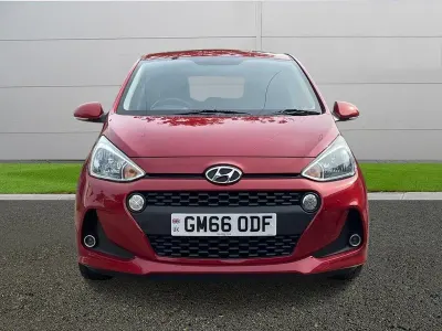 Gebraucht Hyundai i10 Premium SE 87 PS (63 kW) 2017 Rot Kleinwagen