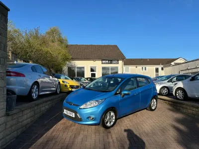 Używany Ford Fiesta Zetec 94 KM (69 kW) 2011 Niebieski Hatchback