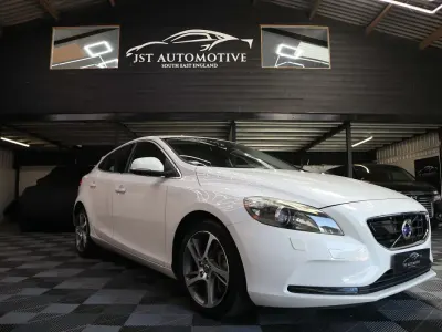 Used Volvo V40 SE 190 HP (139 kW) 2015 White Hatchback