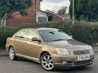 Usado Toyota Avensis T4 2004 Dourado Sedan