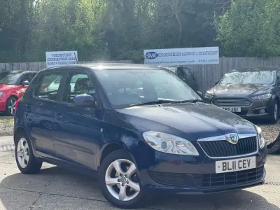 Usado Skoda Fabia SE 86 CV (63 kW) 2011 Azul Utilitario