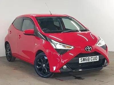 Used Toyota Aygo X-plore 69 HP (50 kW) 2019 Red Hatchback