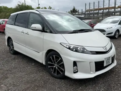 Used Toyota Estima 170 HP (125 kW) 2013 White MPV