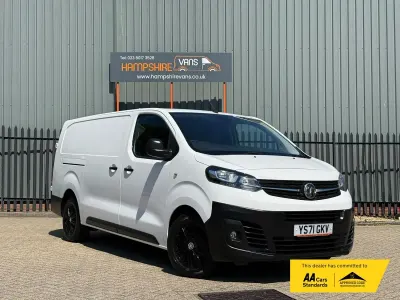 Used Vauxhall Vivaro S 145 HP (106 kW) 2021 White MPV