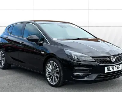 Second-hand Vauxhall Astra Edition 145 CP (106 kW) 2021 Negru Hatchback