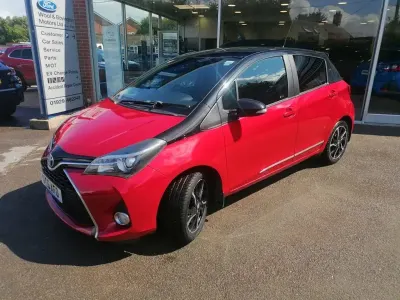 Used Toyota Yaris Design 99 HP (72 kW) 2016 Red Hatchback
