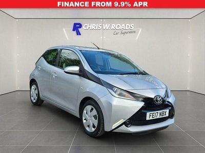 Begagnad Toyota Aygo X-play 68 HK (50 kW) 2017 Silver Halvkombi