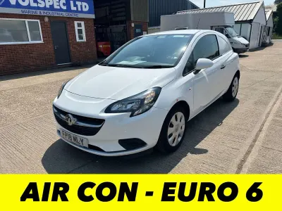Used Vauxhall Corsa S 95 HP (69 kW) 2018 White Hatchback