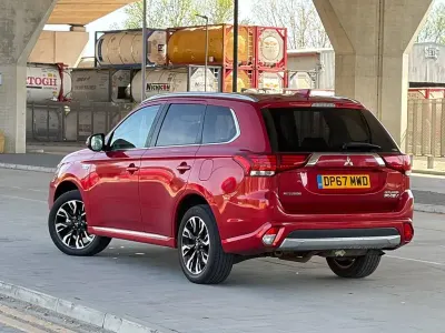 Usado Mitsubishi Outlander P-HEV 200 HP (147 kW) 2018 Vermelho SUV