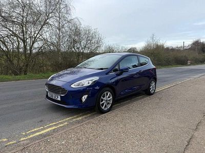 Usado Ford Fiesta Zetec 85 HP (62 kW) 2018 Azul Citadino