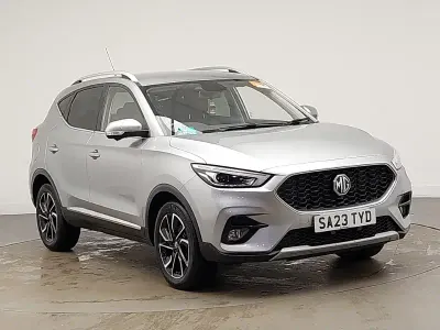 Usado MG ZS Exclusive 106 CV (77 kW) 2023 Plateado SUV