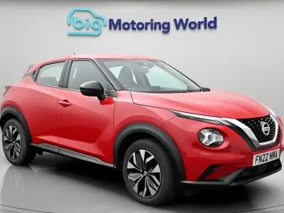 Używany Nissan Juke Acenta 114 KM (83 kW) 2022 Czerwony SUV