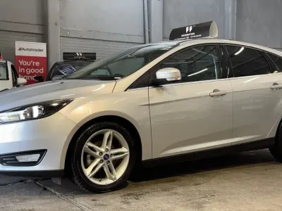 Used Ford Focus Zetec 125 HP (91 kW) 2015 Silver Hatchback