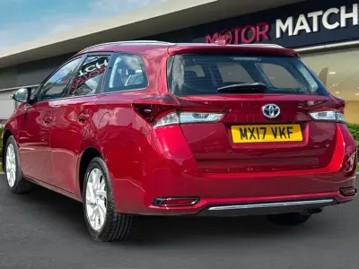 Used Toyota Auris Hybrid
