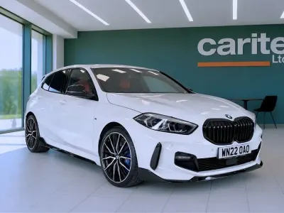 Usado BMW 118 M Sport 136 CV (100 kW) 2022 Blanco Utilitario
