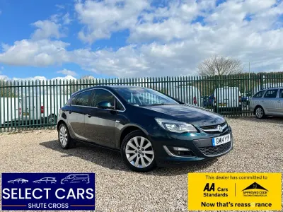 Used Vauxhall Astra Elite 165 HP (121 kW) 2014 Green Hatchback