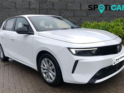 Used Vauxhall Astra Design Edition 130 HP (95 kW) 2023 White Hatchback