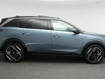 Usado Peugeot 5008 GT 152 kW (207 HP) 2024 Azul SUV
