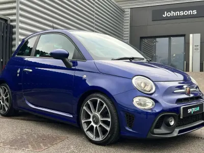 Begagnad Abarth 595 Turismo 165 HK (121 kW) 2020 Blå Halvkombi