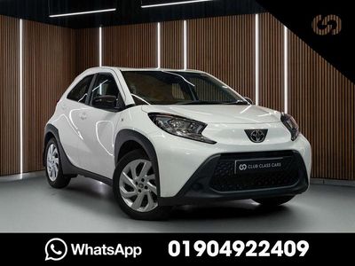 Used Toyota Aygo X X-pure 72 HP (52 kW) 2023 White SUV