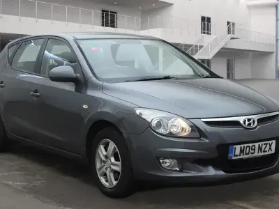 Begagnad Hyundai i30 Comfort 108 HK (79 kW) 2009 Grå Halvkombi