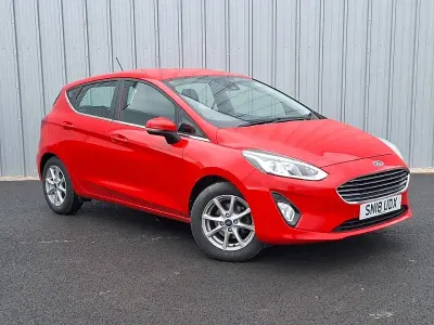 Używany Ford Fiesta Zetec 100 KM (73 kW) 2018 Czerwony Hatchback