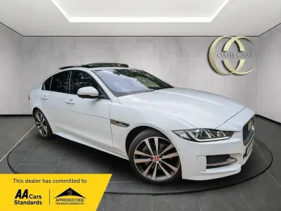 Käytetty Jaguar XE R-Sport 240 HP (176 kW) 2017 Valkoinen Sedan