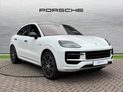 Używany Porsche Cayenne S E-Hybrid 512 KM (376 kW) 2024 Biały SUV