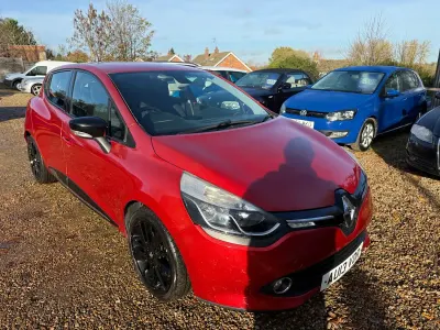 Used Renault Clio Dynamique 90 HP (66 kW) 2013 Red Hatchback