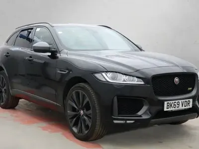Begagnad Jaguar F-Pace S 300 HK (220 kW) 2019 Svart SUV