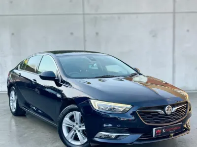 Second-hand Vauxhall Insignia SRi 136 CP (100 kW) 2018 Albastru Hatchback