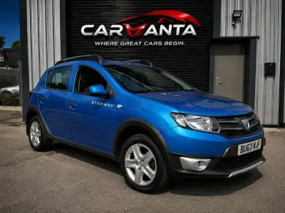 Begagnad Dacia Sandero Lauréate 90 HK (66 kW) 2013 Blå Halvkombi