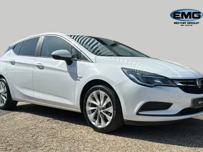 Used Vauxhall Astra 150 HP (110 kW) 2018 White Hatchback