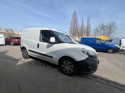 Begagnad Fiat Doblò 90 HK (66 kW) 2016 Vit Minibuss