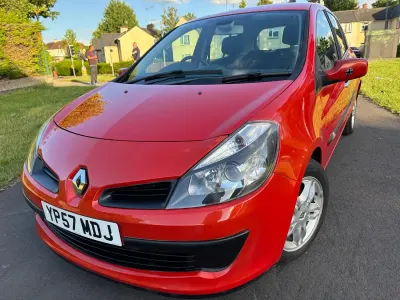 Used Renault Clio Dynamique 112 HP (82 kW) 2007 Red Hatchback