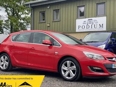 Käytetty Vauxhall Astra SRi 115 HP (84 kW) 2013 Punainen Viistoperä