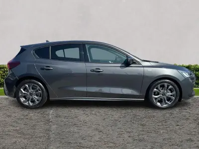 Używany Ford Focus ST-Line 2024 Szary Hatchback