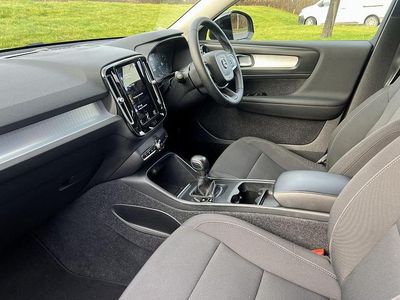 Black Used 2022 Volvo XC40 Momentum SUV | £19,491 (Fair price)