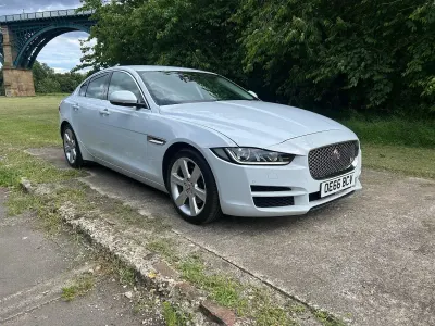 Used Jaguar XE Portfolio 180 HP (132 kW) 2016 White Sedan
