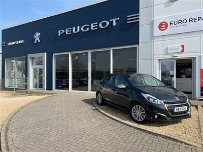 used Peugeot 208 1.2 PURETECH SIGNATURE EURO 6 (S/S) 5DR PETROL FROM 2019 FROM RYDE (PO33 1QG) | SPOTICAR