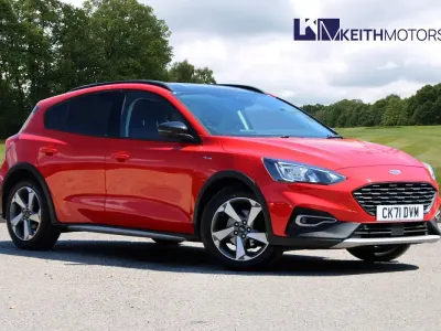 Käytetty Ford Focus Active 2021 Punainen Viistoperä