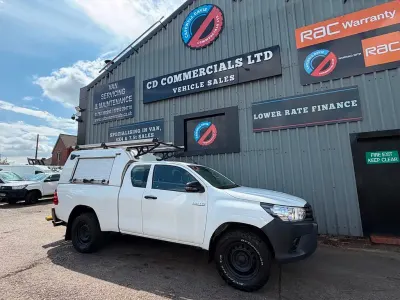 Used Toyota HiLux Active 150 HP (110 kW) 2019 White Pickup
