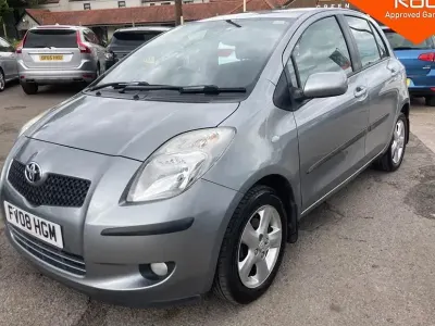 Begagnad Toyota Yaris 2008 Silver Halvkombi