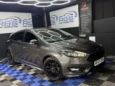 Used Ford Focus ST-Line 125 HP (91 kW) 2017 Grey Hatchback